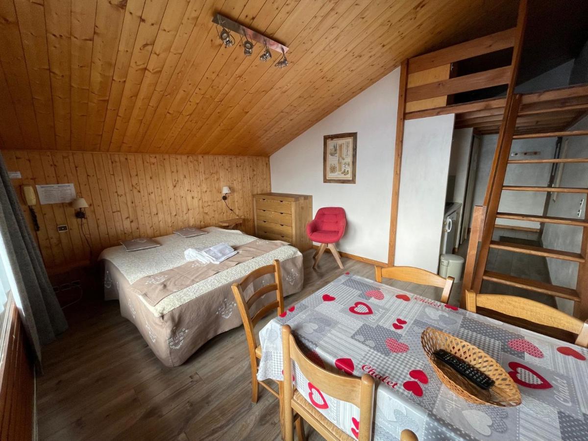 Hotel Le Very Ле Сези Екстериор снимка