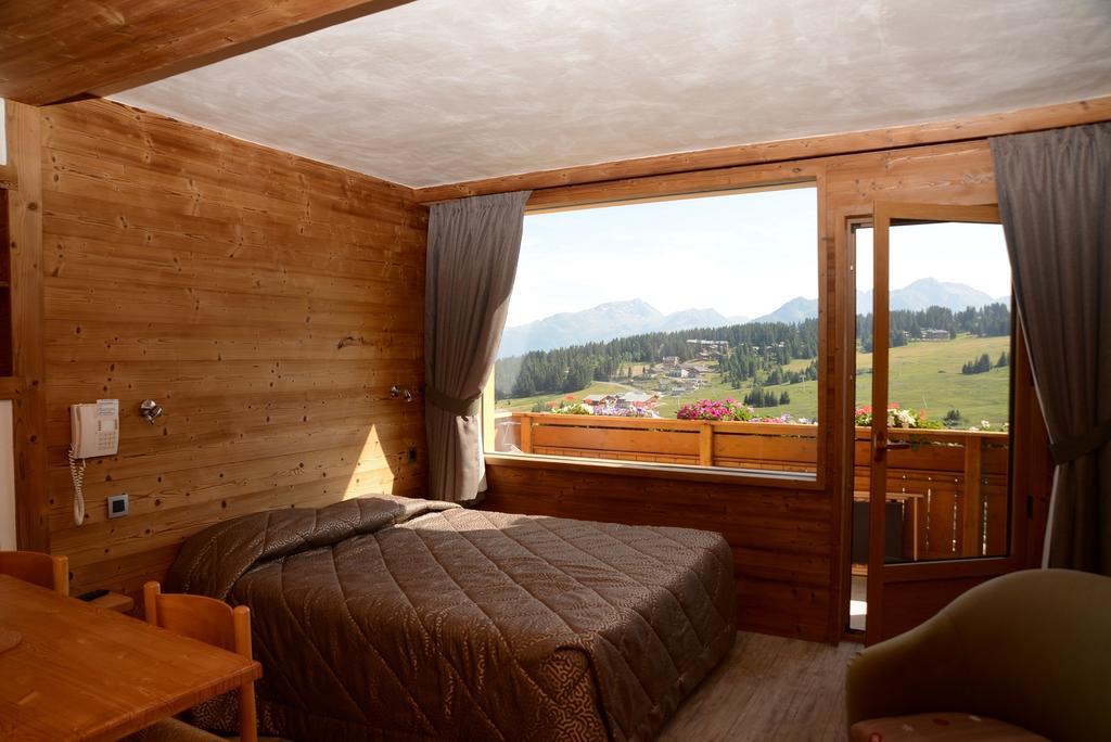 Hotel Le Very Ле Сези Екстериор снимка